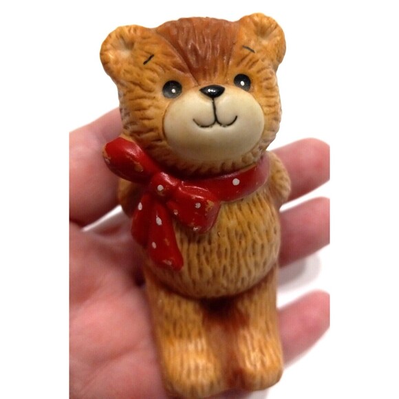 Vintage Enesco Lucy and Me Bear Hiding Present Red Polka Dot Bow 3 Inches Tall - Picture 2 of 7